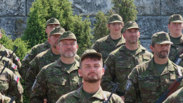 Letették a katonai esküt a Nemzeti Védelmi Erők próbakiképzésének résztvevői