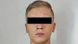 Előzetes letartóztatásban marad a gimnáziumi késes támadás gyanúsítottja