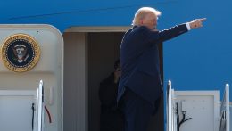 A bevándorlás és szélturbinák veszélyeztetik Európát, Donald Trump megérkezett Skóciába