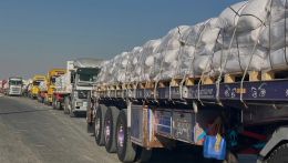 Több száz teherautónyi humanitárius segély érkezett a Gázai övezetbe a válság enyhítésére