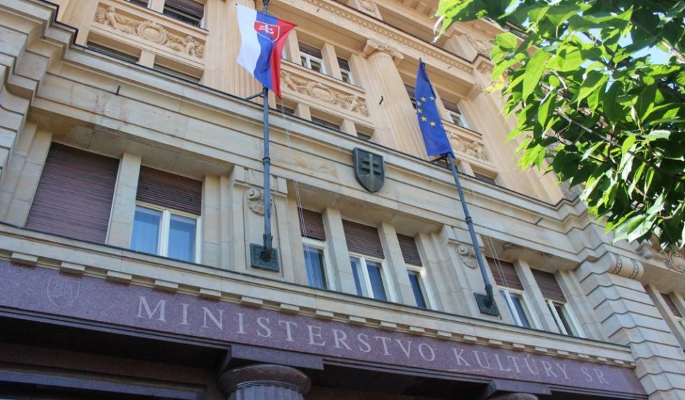 A kulturális minisztérium intézményvezetőket keres