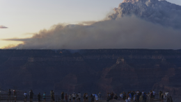 Tűzvész pusztít a Grand Canyonban
