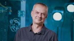 Utazások a színpadon és a valóságban
