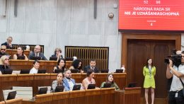 Az ellenzék a Kamil Šaško leváltását követeli és bírálja az ülés meghiúsulását