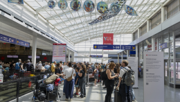 Több mint tízezer dolgozója lépett sztrájkba Kanada legnagyobb légitársaságának