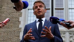 Emmanuel Macron: Ha a diplomácia kudarcot vall, szigorítani kell az Oroszország elleni szankciókat