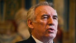 A francia miniszterelnök bizalmi szavazást kér a parlamenttől a kormánnyal szemben
