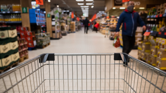 Négyhavi csúcsra ugrottak a világpiaci élelmiszerárak februárban