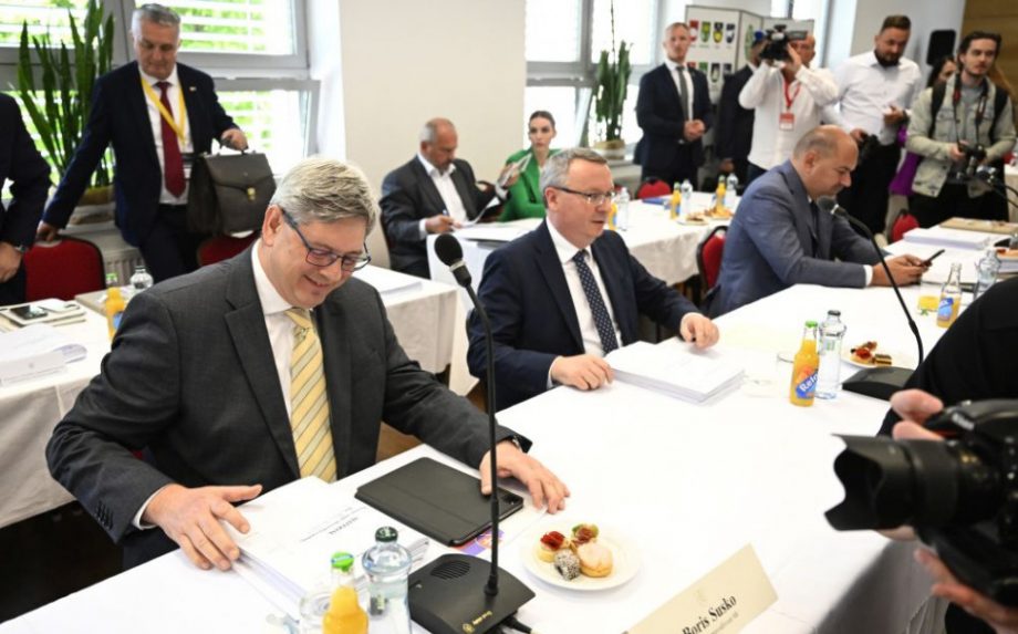 Nyitrában tartja szerdai kihelyezett ülését a kormány, ahol több fontos kérdést tárgyalnak