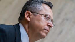 Kamenický egyre csak tologatja a következő konszolidációs csomag bemutatását