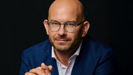 Bart István: Napozószékek a Titanicon