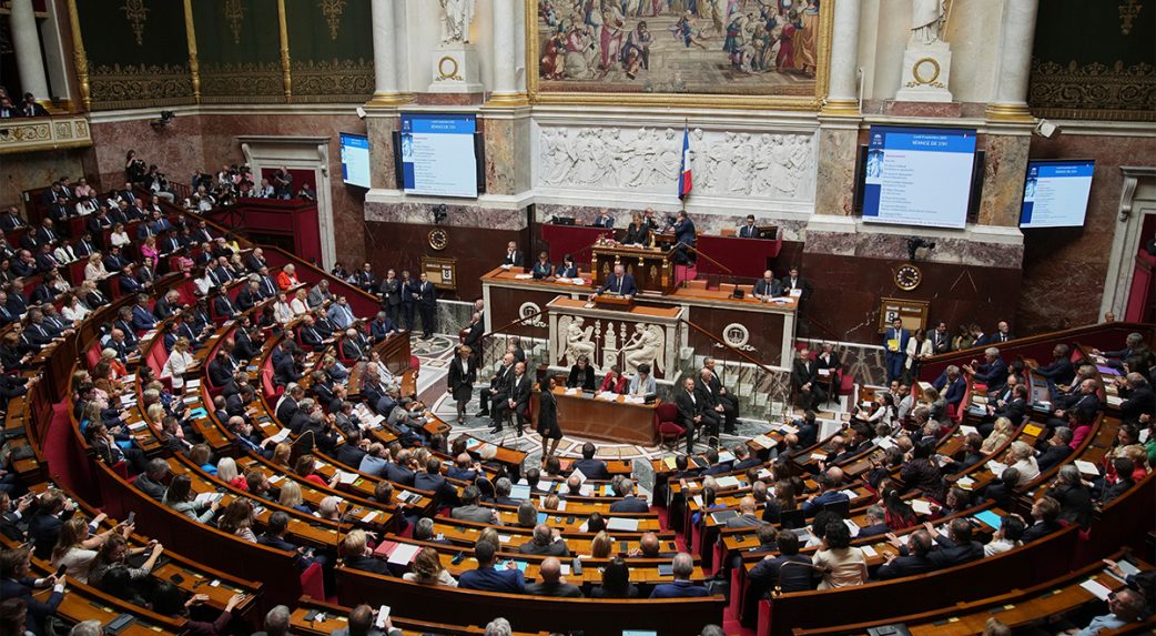 Megbukott a francia kormány