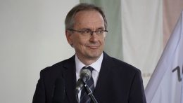 Petőcz Kálmán: Csodavárás helyett fogjunk össze
