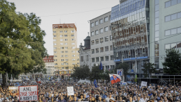 Kormányellenes tüntetést tartottak csütörtökön Pozsonyban