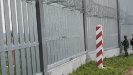 Lengyelország lezárta a határait Fehéroroszországgal