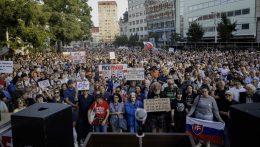 Hlina újra lendületet ad a nyáron szünetelő kormányellenes tüntetéseknek