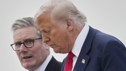 Példátlan látogatásra érkezett Nagy-Britanniába Donald Trump