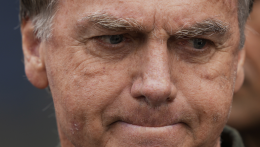 Kórházba került a puccskísérlet miatt 27 év börtönre ítélt Jair Bolsonaro
