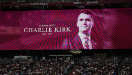 Mártírként búcsúztatták Charlie Kirköt Arizonában