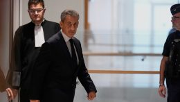 Öt év börtönre ítélte a bíróság Nicolas Sarkozy volt francia elnököt
