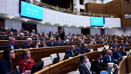 A házassági adókedvezményről vitáztak hétfőn a szlovák parlamentben