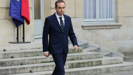 Máris lemondott az új francia kormányfő