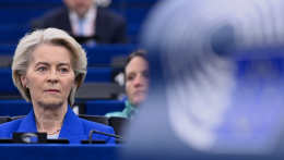 Ursula von der Leyen állja a sarat, sorra buknak el a bizalmatlansági indítványok