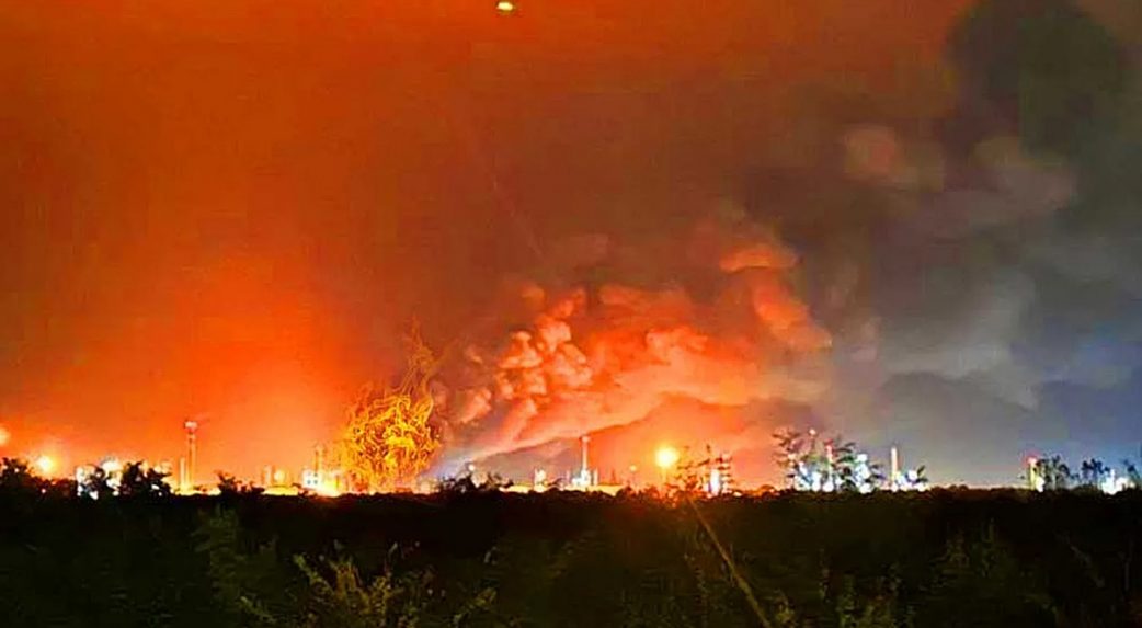 Tűz ütött ki hétfő éjjel a Mol százhalombattai olajfinomítójánál