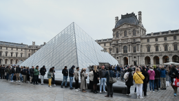 A Louvre ismét látogatható; az Apolló-galéria továbbra is zárva tart