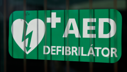 Szeptemberben országszerte 47 automata defibrillátort helyeztek el közterületen
