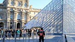 Már 7 embert tartóztattak le a louvre-i ékszerrablás ügyében
