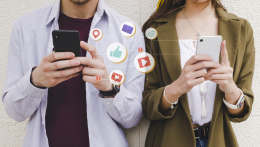 Eurobarométer: a fiatalok kétharmada a közösségi médiából tájékozódik