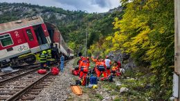 Egyelőre úgy tűnik, hogy nincs halálos áldozata a keleti vonatbalesetnek