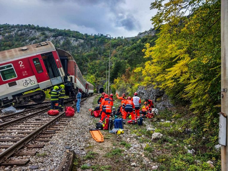 Egyelőre úgy tűnik, hogy nincs halálos áldozata a keleti vonatbalesetnek
