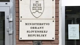 Törvénytelen támogatásokra bukkantak a védelmi minisztériumnál