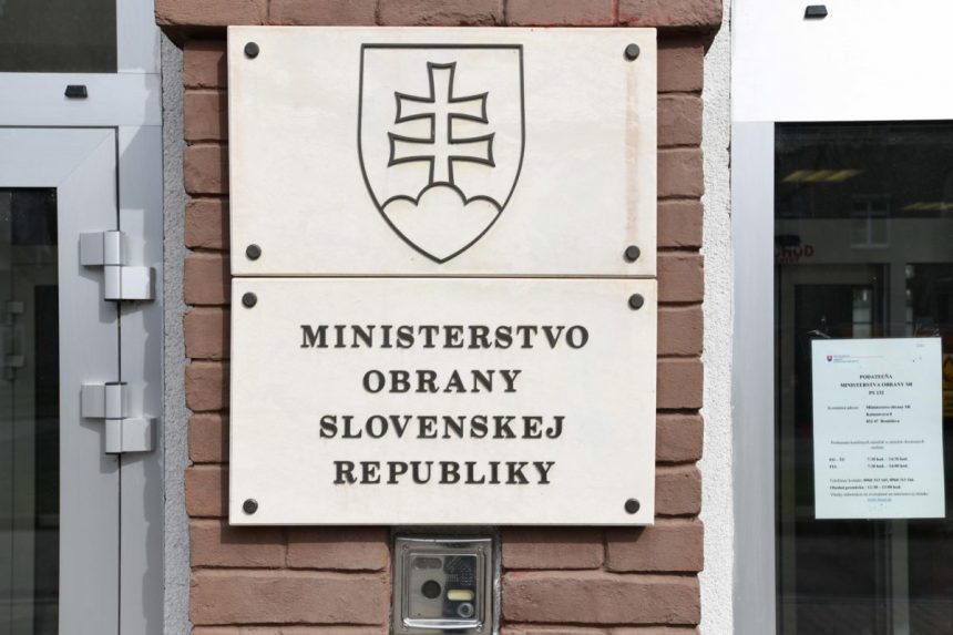 Törvénytelen támogatásokra bukkantak a védelmi minisztériumnál