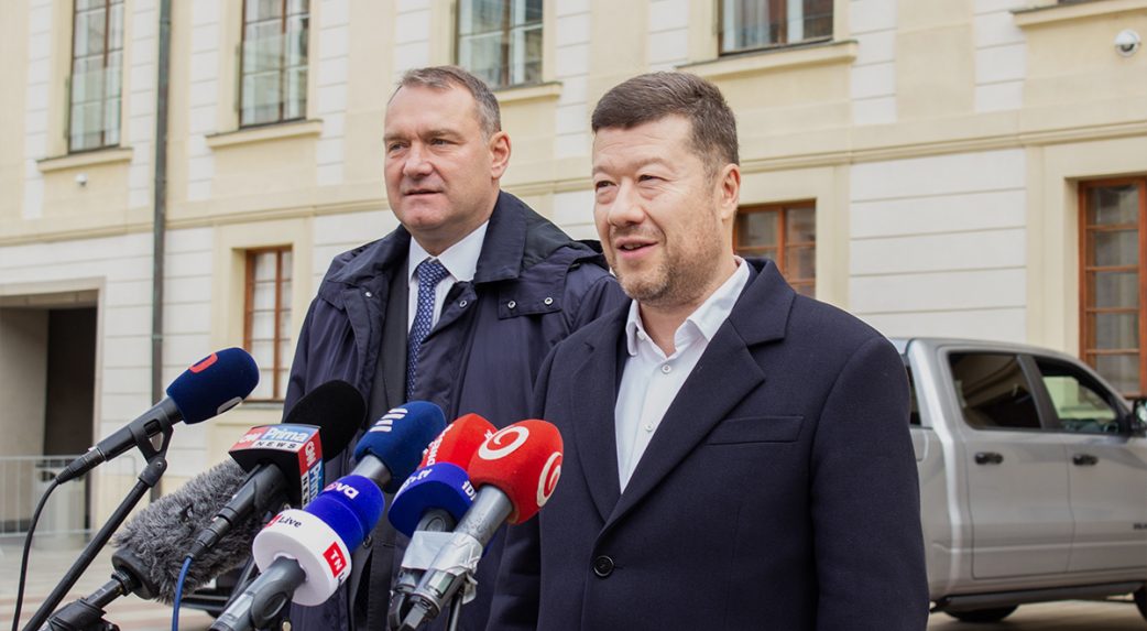 Csehország: Okamura elrendelte az ukrán zászló eltávolítását a képviselőház épületéről