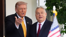 Történelmi siker Orbánék amerikai útja, Trump kitünteti figyelmével azt, aki kiállt mellette