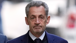 Feltételesen kiengedik és bírósági felügyelet alá helyezik Nicolas Sarkozyt