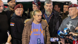 Tizenhatodik napja éhségsztrájkol az újvidéki tragédia áldozatának édesanyja