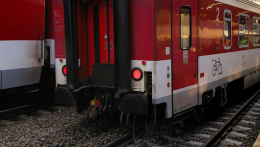 Kisiklott egy személyvonat utolsó kocsija a kassai vasútállomáson