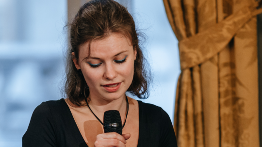 „A Jókai volt az álmom” – A Páholy vendége Finta Viktória