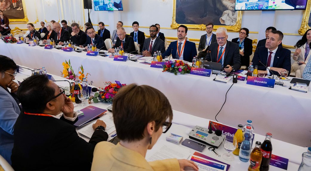 Drucker: Több ország vezetői tárgyaltak Pozsonyban az MI szerepéről az oktatásban