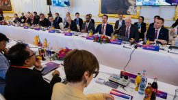 Drucker: Több ország vezetői tárgyaltak Pozsonyban az MI szerepéről az oktatásban