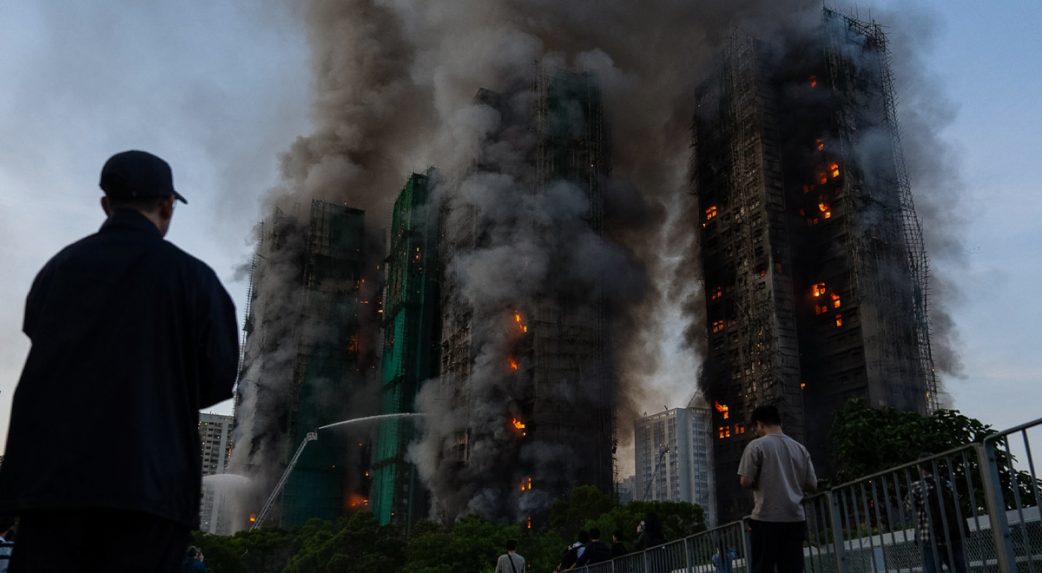 Továbbra is küzdenek a lángokkal Hongkongban