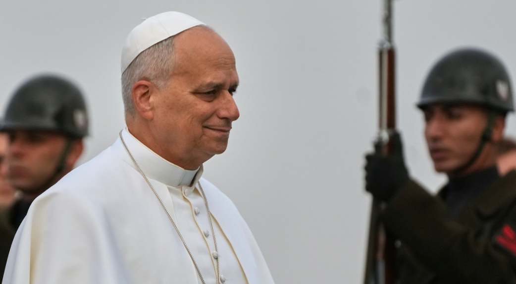 Első apostoli útjára indult csütörtök délelőtt XIV. Leó pápa