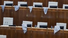 Ján Ferenčákot egyelőre nem váltották le, ismét a Smer lehet a koalíció megmentője?