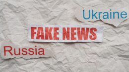 A francia elnök hadat üzent az orosz dezinformációs gépezetnek