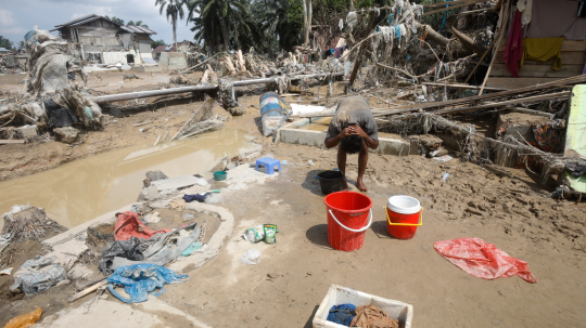 Több mint 900 ember vesztette életét az indonéziai Szumátra szigetén