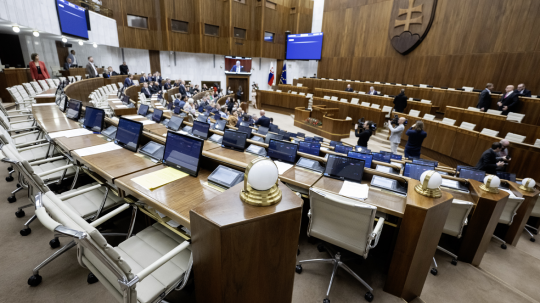 Március közepéig szünetel a parlament ülése